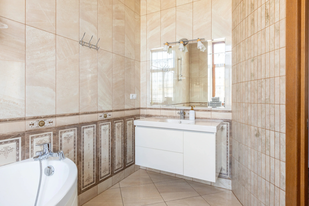 Квартира 120 м² на Невском проспекте, 3 изолированные комнаты, центр