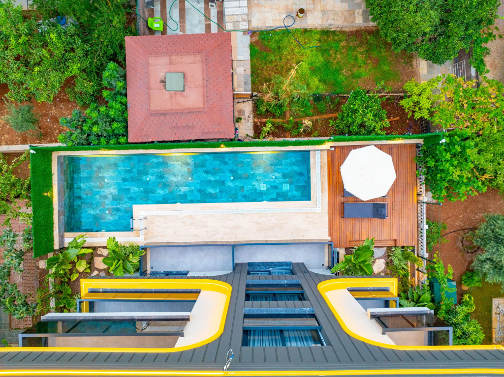 Zeluxe Suite Hotel