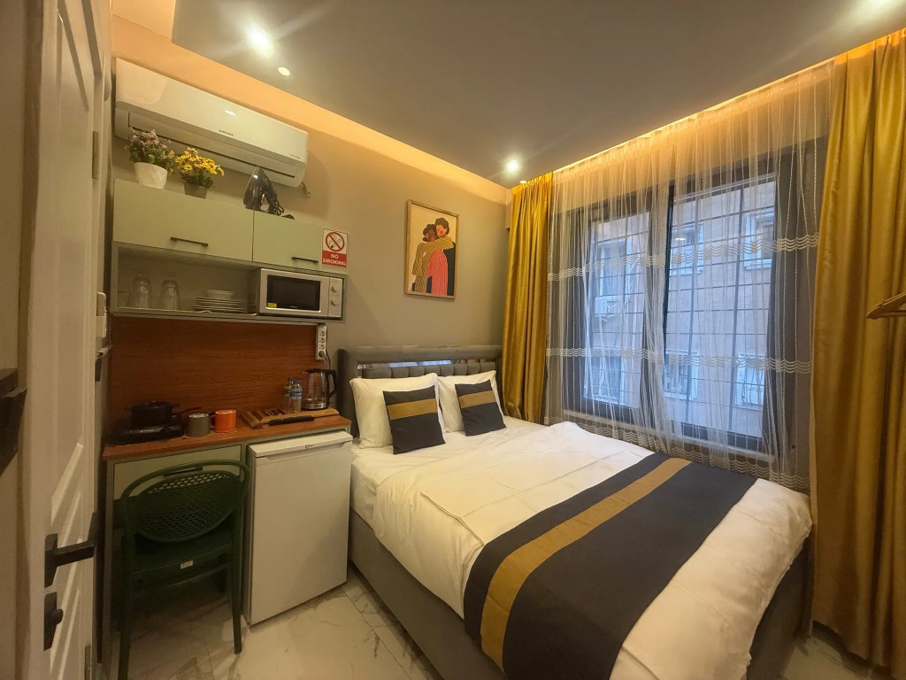 Апартаменты Warm cozy studio near the metro station