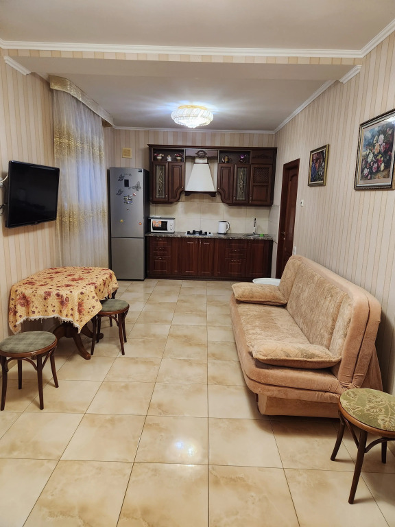 4 Lyuks Flat