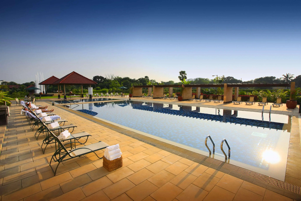 Отель Radisson Blu Dhaka Water Garden