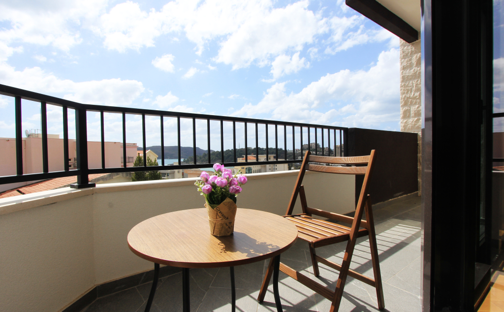 Azure Residence First Line Sea View