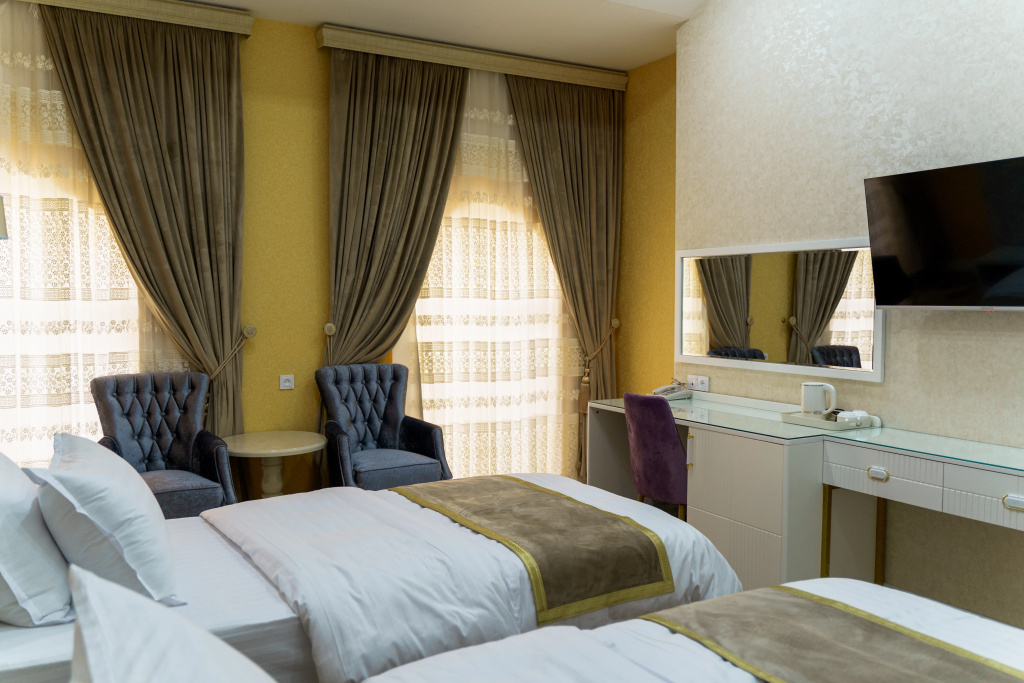 AYNIY Hotel