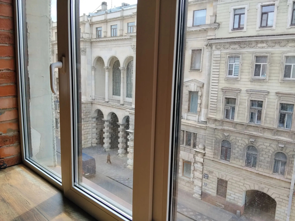 Квартира Студия с эркерными окнами Петроградской