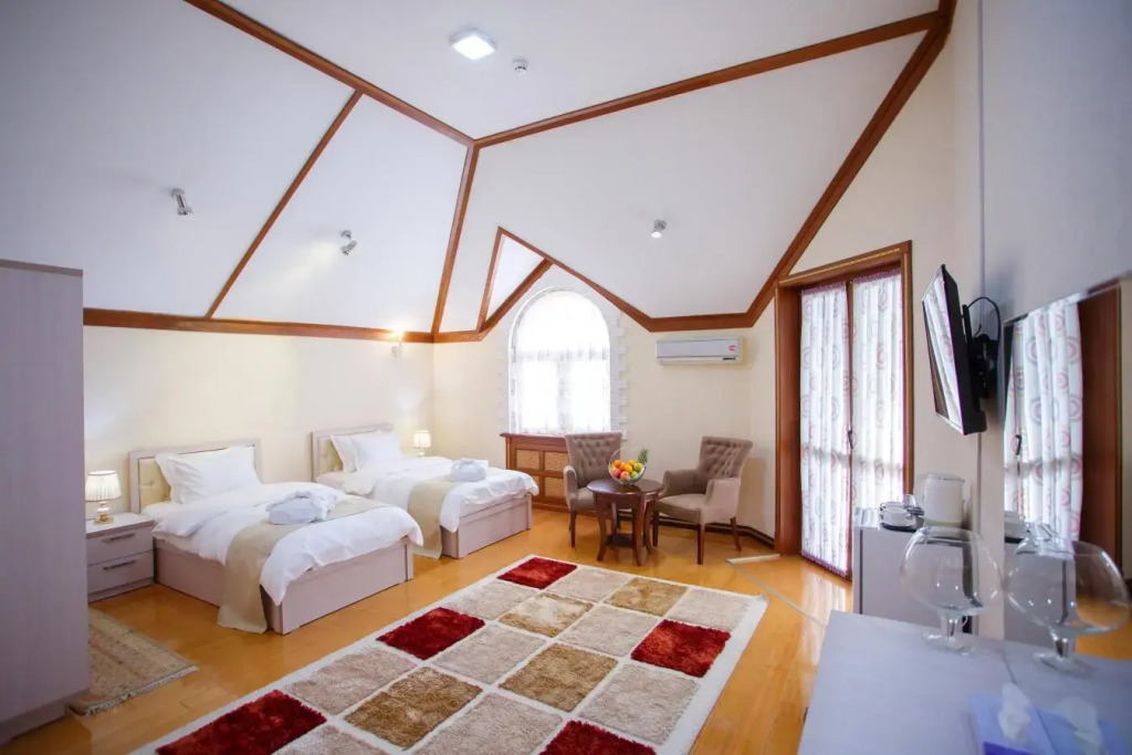 Izumrud Hotel