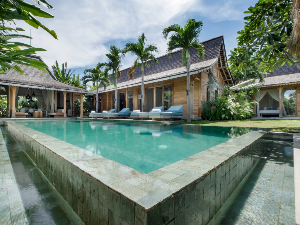 Villa Little Mannao by Villa Finder