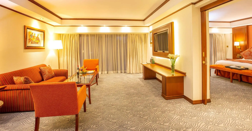 Отель Kampala Serena