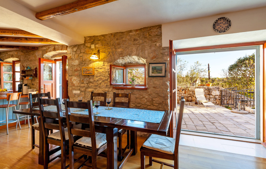 Villa Vicina - Historic Stone Villa with Pool & Sea Views I Milna