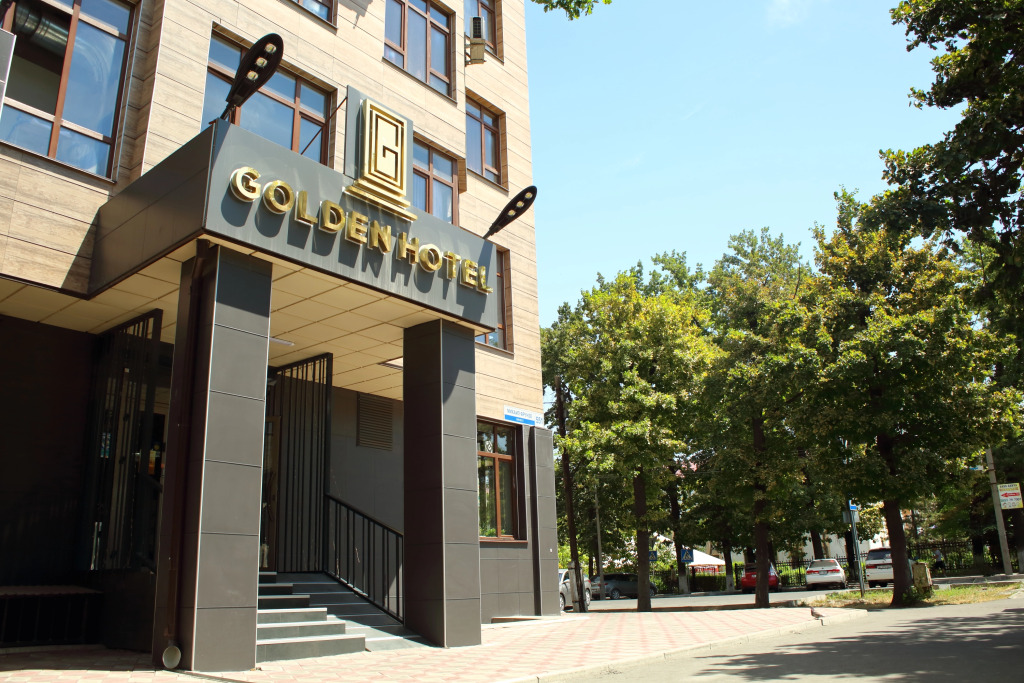 Отель Golden