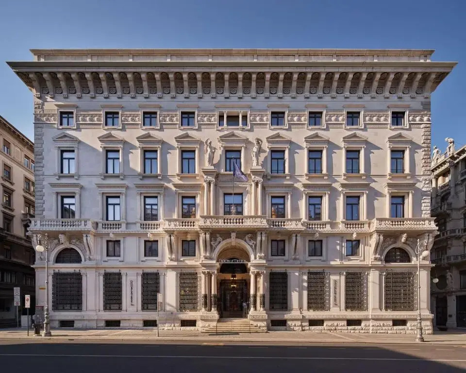 Отель Double Tree by Hilton Trieste