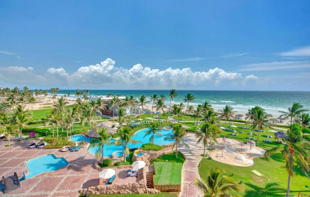 Курортный Отель Crowne Plaza  Salalah by IHG
