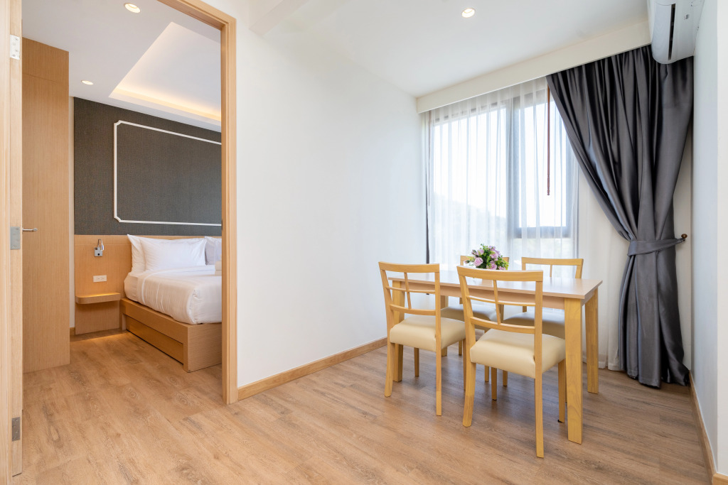 Отель Aristo Beach Resort condo by Roominger