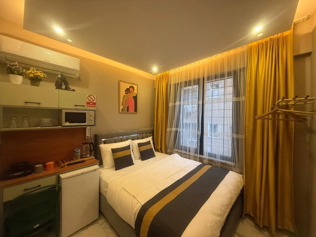 Апартаменты Warm cozy studio near the metro station