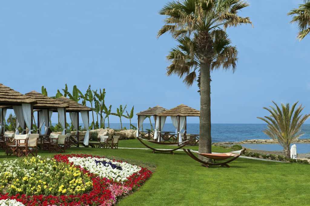 Отель Constantinou Bros Pioneer Beach