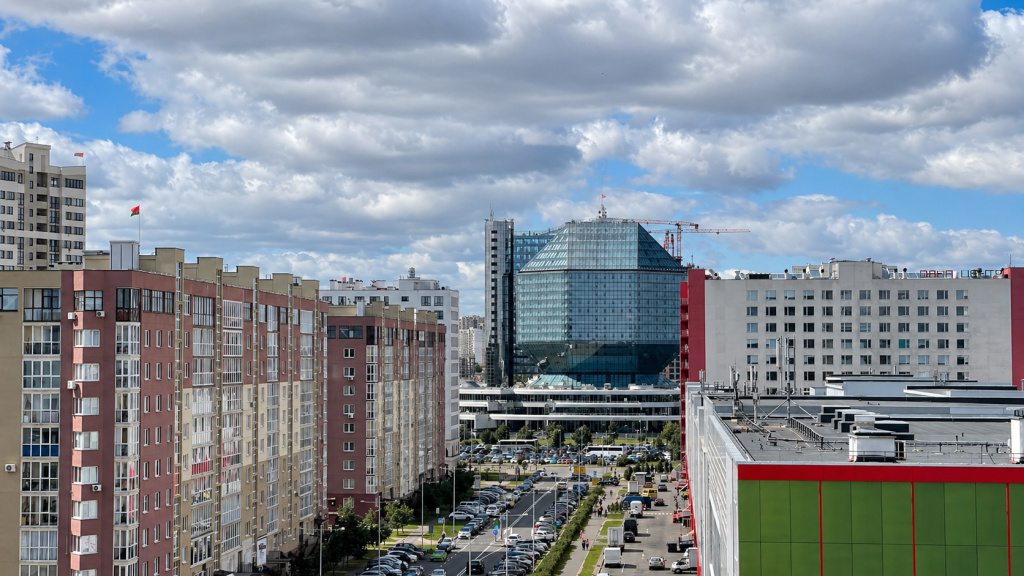 Квартира Евродвушка с Видом на Город и Лес - 3 Минуты до Метро и Dana Mall