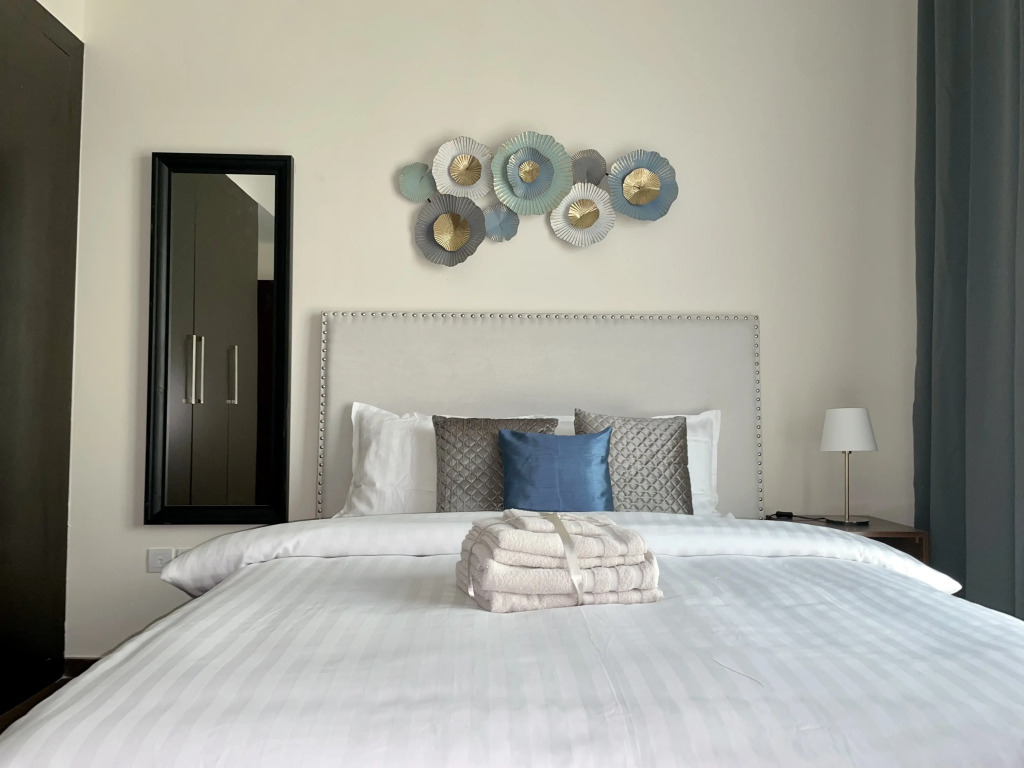 Elite LUX Holiday Homes - Spacious 2BR with Direct Metro Access in Al Furjan Dubai