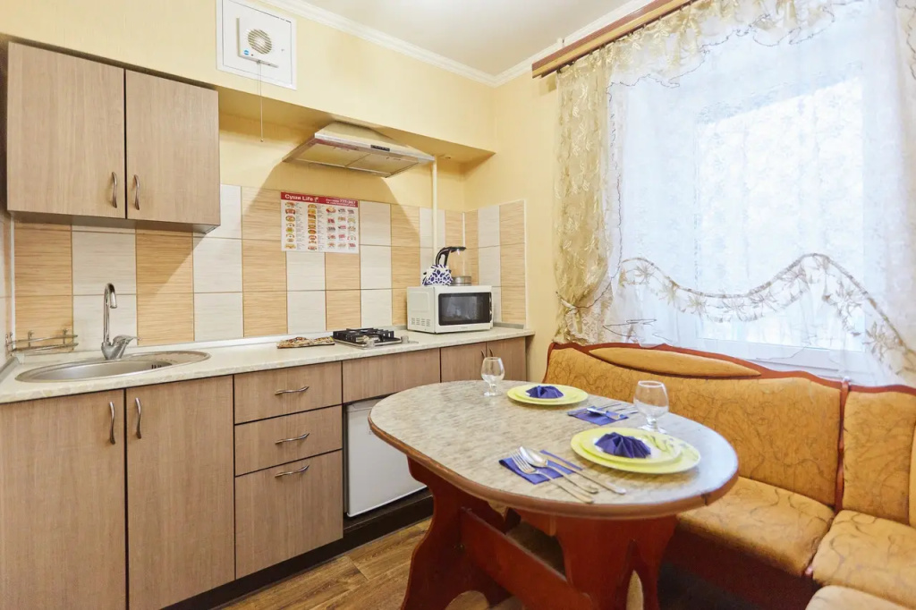 Ukhtasutki On Kosmonavtov