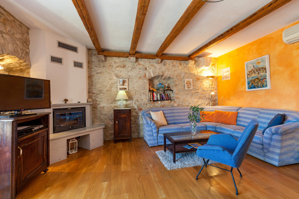 Villa Vicina - Historic Stone Villa with Pool & Sea Views I Milna
