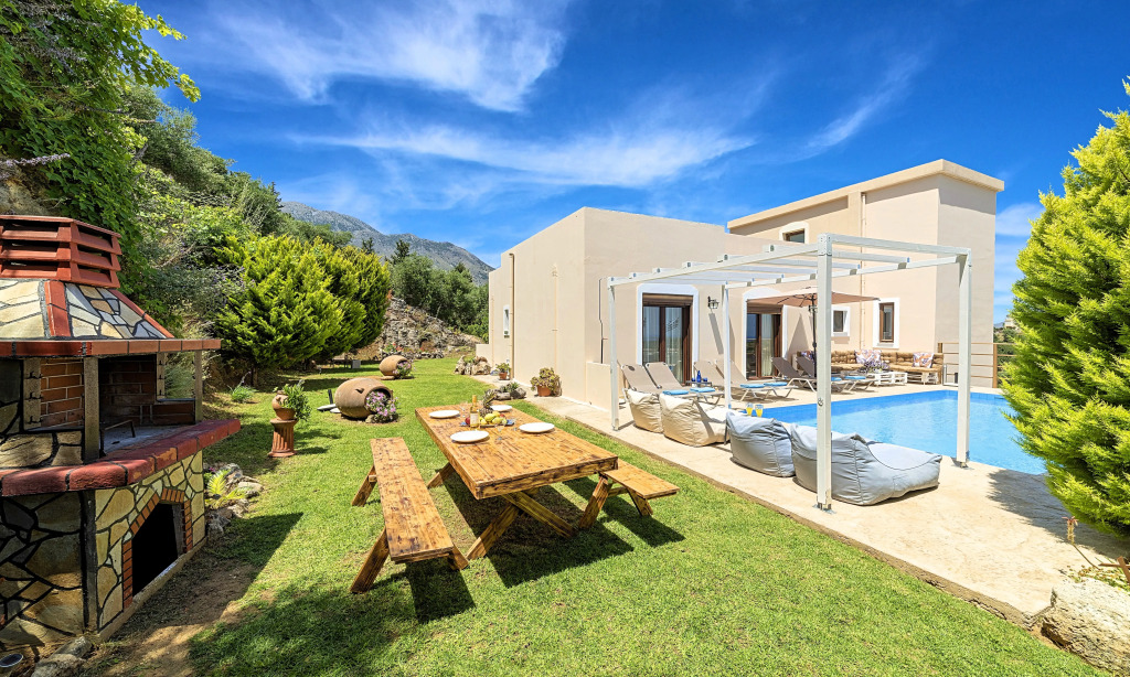 Вилла Cretan Sunny Villa Heated Pool