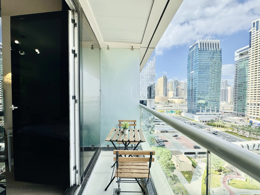 Апартаменты Cosmos Living Spacious Studio With Balcony