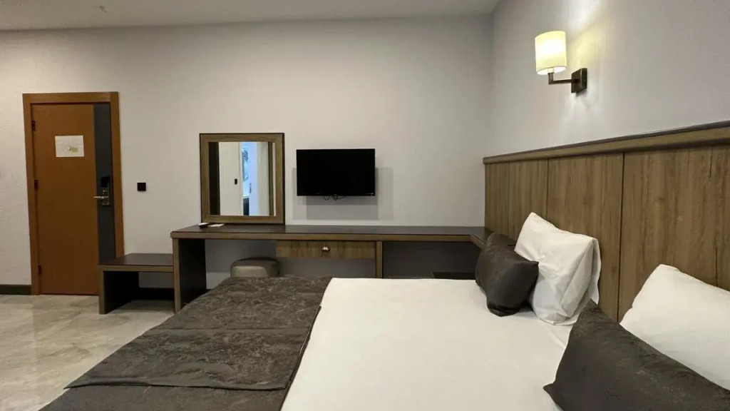 Отель Quality Gold Suite