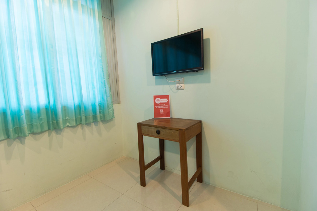 Отель ZEN Rooms Mahachai Khao San