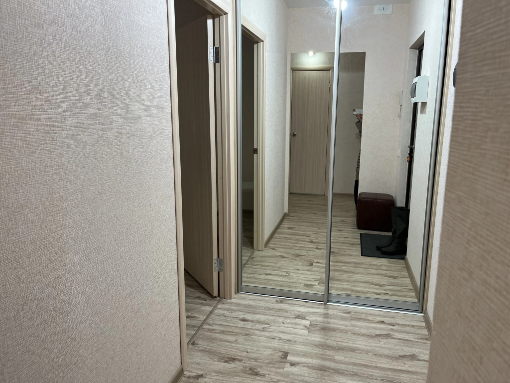 Квартира комфорт-класса возле ТРК Фиеста, начало паркового