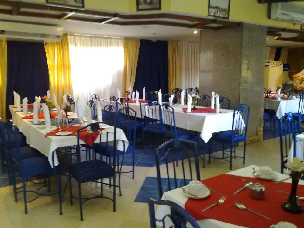 Gaddis Hotel, Suites and Apartments