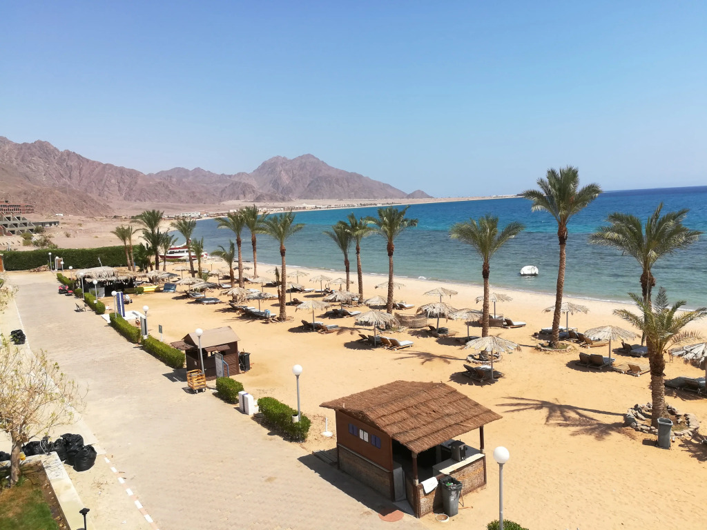 Отель La Playa Beach Resort Taba