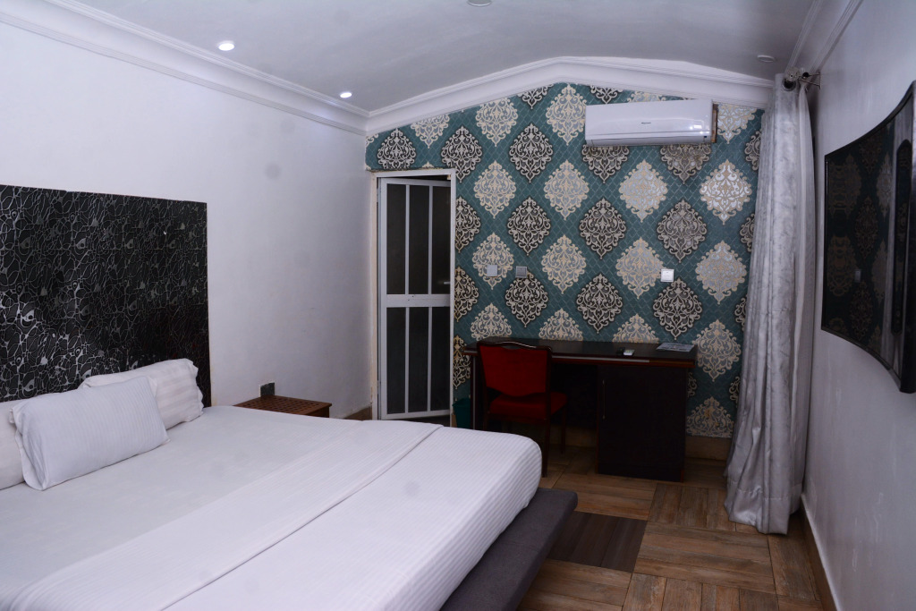 Отель Connecting Lagos Suites