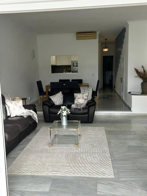 Вилла Townhouse in Marbella near Puerto Banus-Heated pool