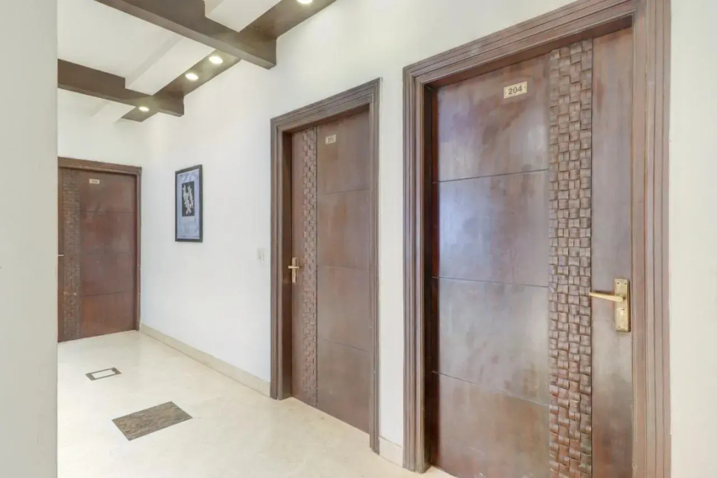 Отель Blue Moon Residency Hotel & Restaurant