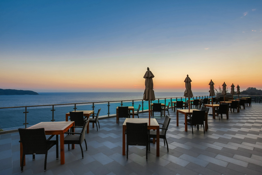 Отель Wyndham Grand Phuket Kalim Bay