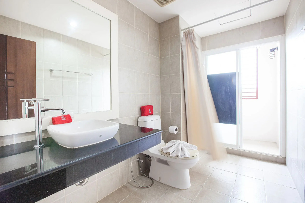 Отель ZEN Rooms Chaofa East Road