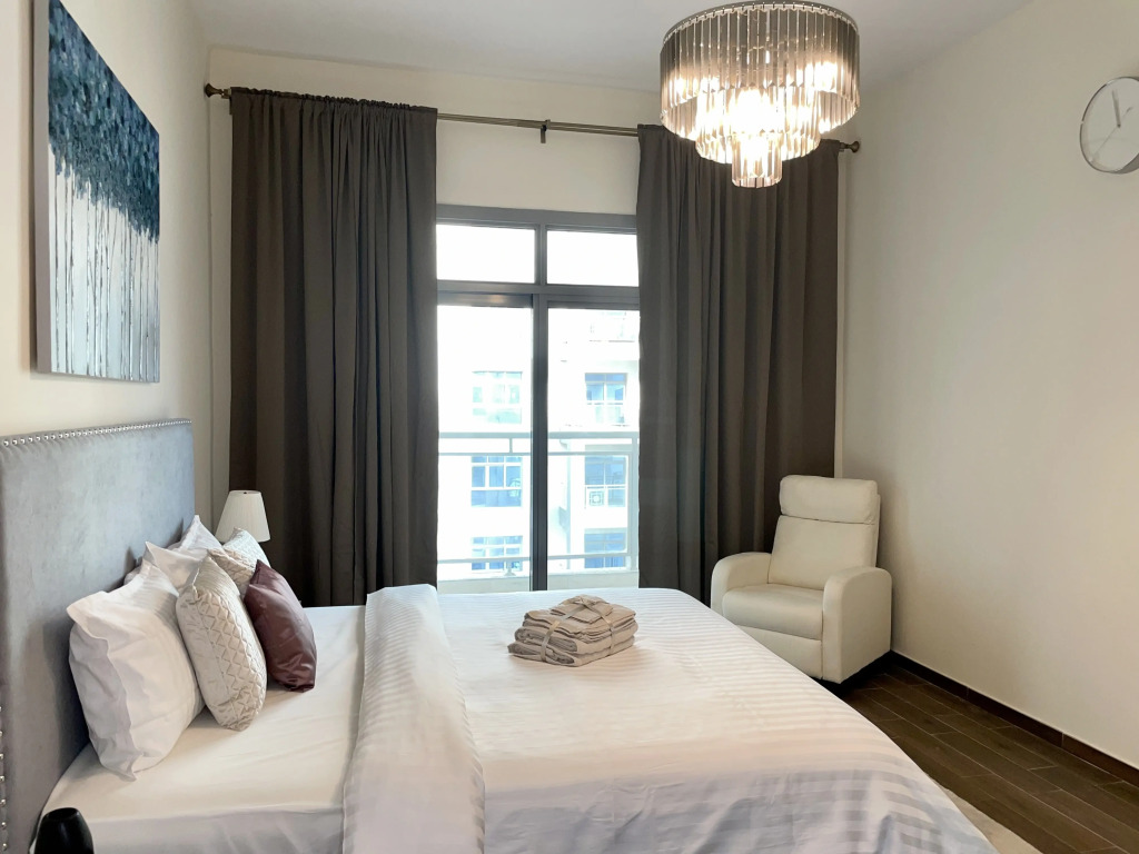 Elite LUX Holiday Homes - Spacious 2BR with Direct Metro Access in Al Furjan Dubai