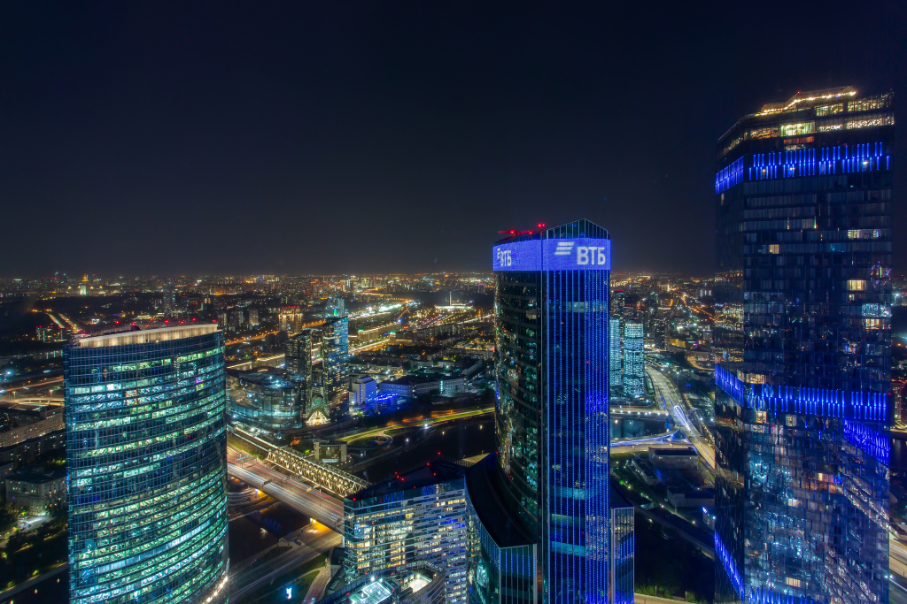 Апартаменты Sky CIty Moscow 81 этаж панорамная ванна с видом на всю Москву самый дорогой вид в Москве дизайнерский интерьер