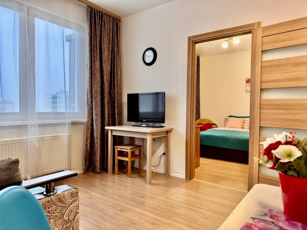Квартира InRoomSPb на Евгения Шварца 12