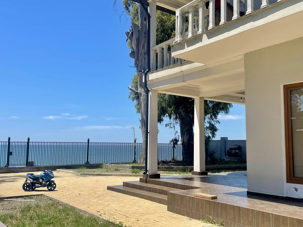 Mayna Villa