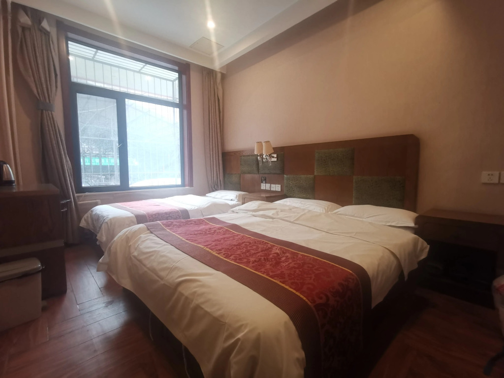 Beijing Huiqing Garden Bussiness Hotel