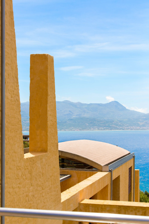 Beachfront Ravdoucha Epavlis Eleni Villa - Pool, Hot Tub, Gym, Sauna, Private Parking, WiFi