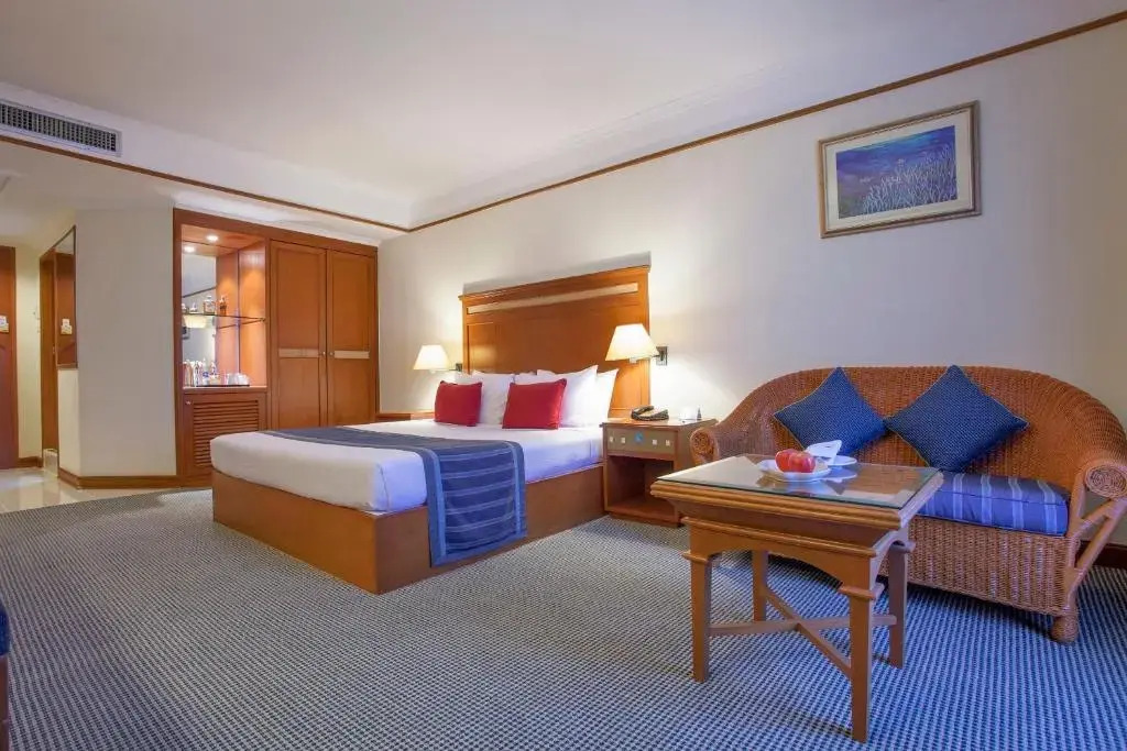 Cholchan Pattaya Beach Resort - SHA Extra Plus