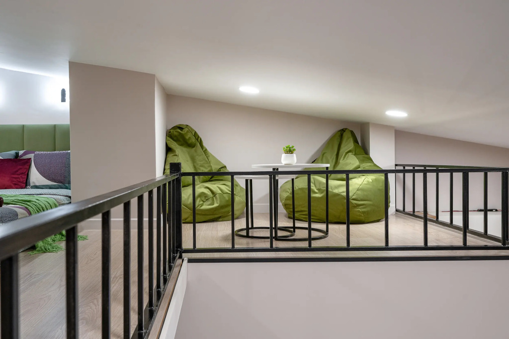 Квартира Дизайнерская мансарда Green Attic с кондиционером и виниловым проигрывателем у Невского проспекта
