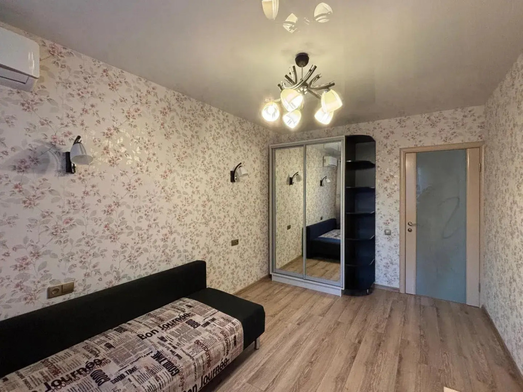 Квартира Трехкомнатная С Балконом