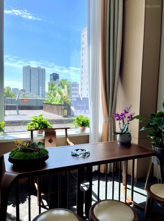 Rainbow Hotel