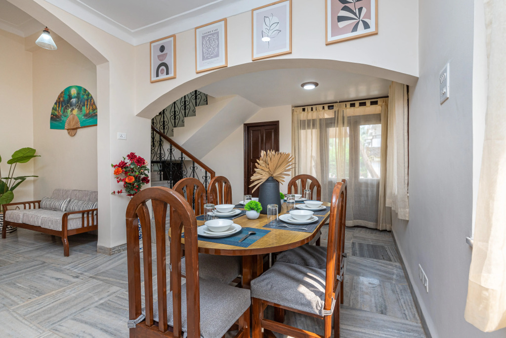 Candolim Beach Stay - 2 minutes Walk to Beach