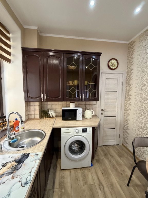 Квартира Трехкомнатная между площадью Куйбышева и площадью Славы