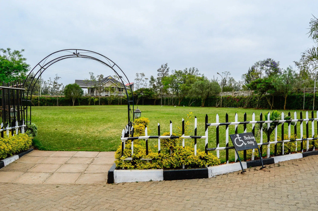 Отель Fahari Gardens