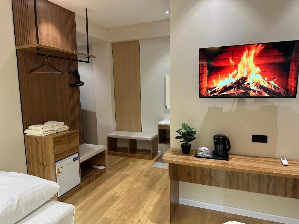 LuxoraHotel