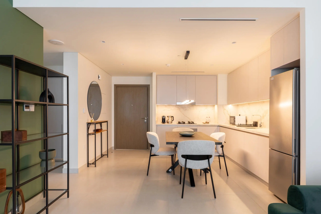 Апартаменты Modern 1BR in Beach Mansion with Pool and Gym