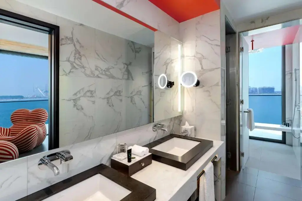 Отель Hyatt Centric Jumeirah Dubai